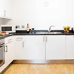 Apartahotel Saco Jersey - Merlin House 4*