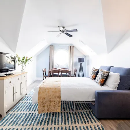 Lejlighedshotel Saco Jersey - Merlin House