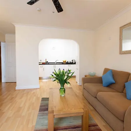 Apartahotel Saco Jersey - Merlin House