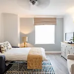 Hotel apartamentowy Saco Jersey - Merlin House 4*